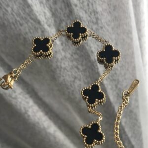 black stone clover bracelet