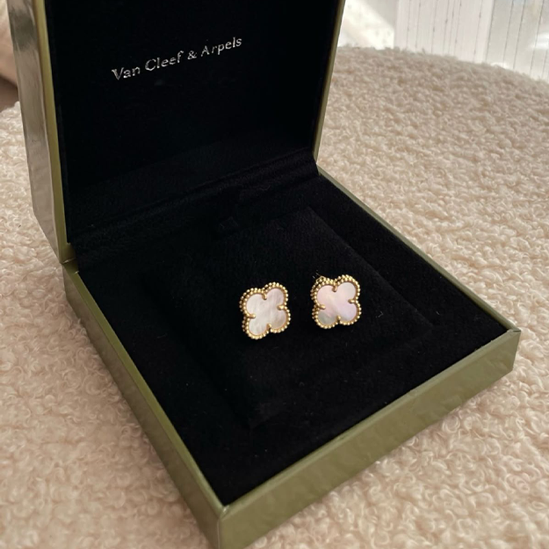 Elegant Clover Stud Earrings – Gold-Tone Luxury Style