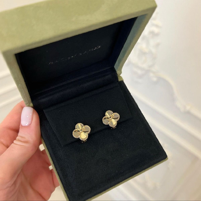 Textured Gold Clover Stud Earrings – Elegant Luxury Style