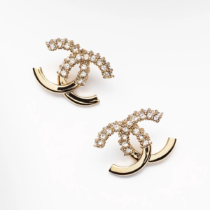 Dual-Finish Crystal Interlocking Stud Earrings – Gold Tone