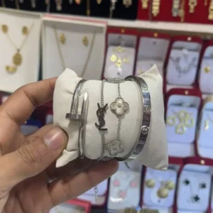 Silver Luxury-Inspired 4-Piece Bracelet Stack (طقم أساور فضي فاخر من 4 قطع)